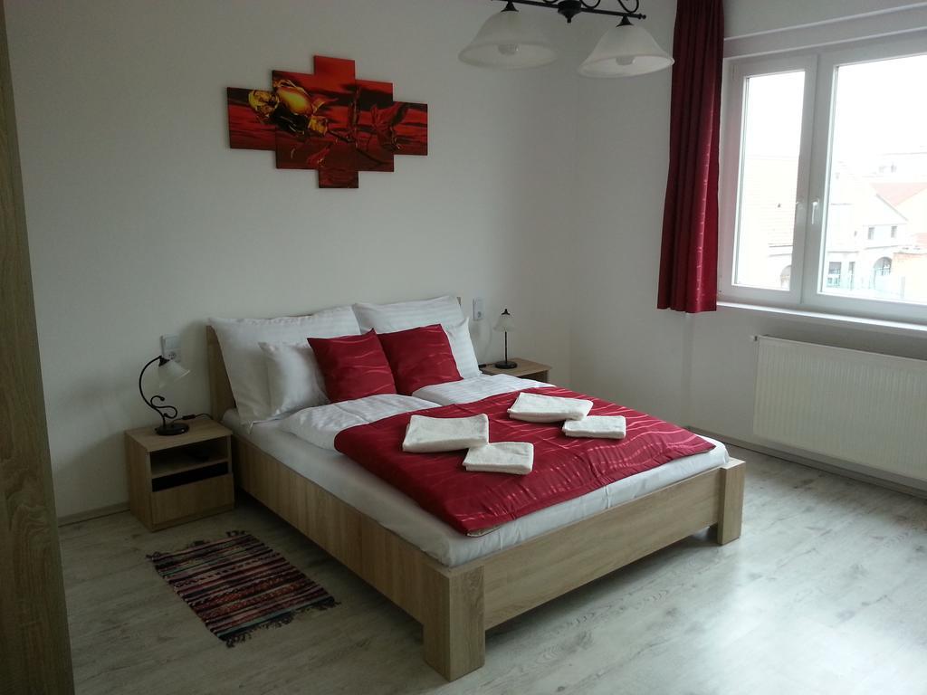 Downtown Apartment Miskolc Ngoại thất bức ảnh